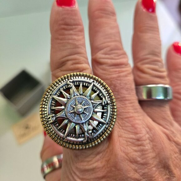 Patricia Nash NWOT Twotone Compass Ring Goldtone Silvertone Black Enamel Size 10 - Picture 2 of 7